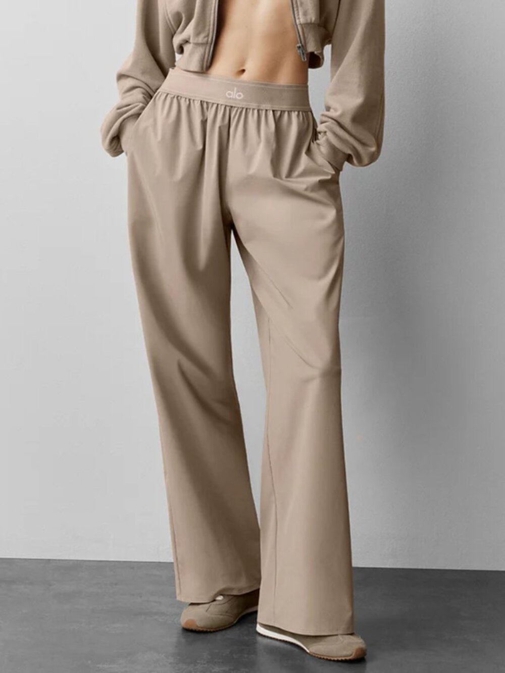 NWT Alo Yoga Gravel Suit Up Trouser Summer Comfortable Pants📦💕(Regular) - Picture 4 of 8